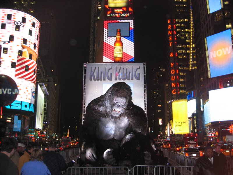 King Kong Premiere: New York, New York - 800x600, 118kB