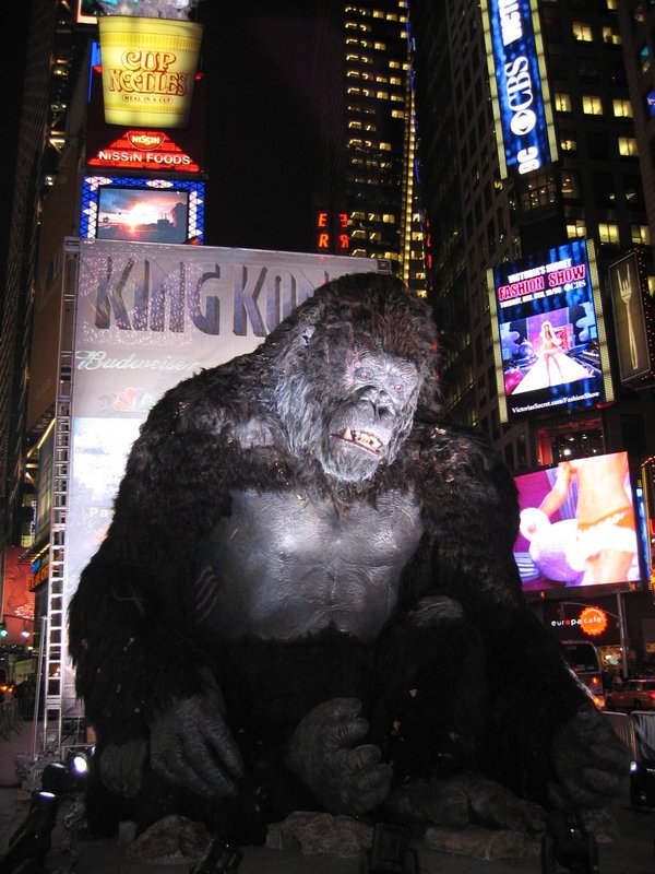 King Kong Premiere: New York, New York - 600x800, 115kB