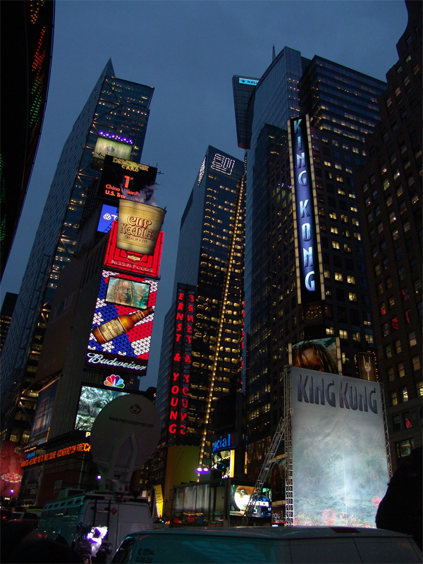 King Kong Premiere: New York, New York - 600x800, 219kB