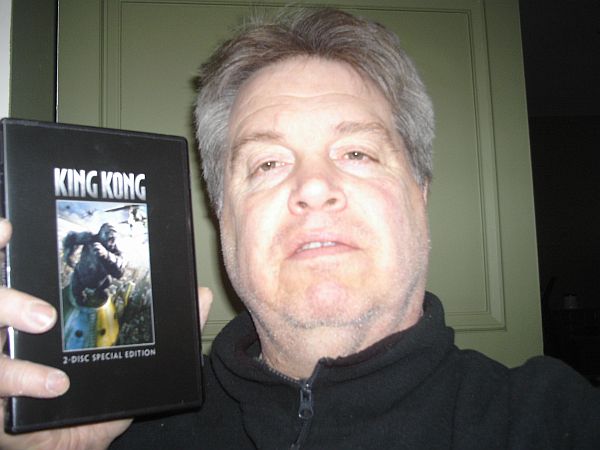 King Kong Fan with his DVD - 600x450, 44kB