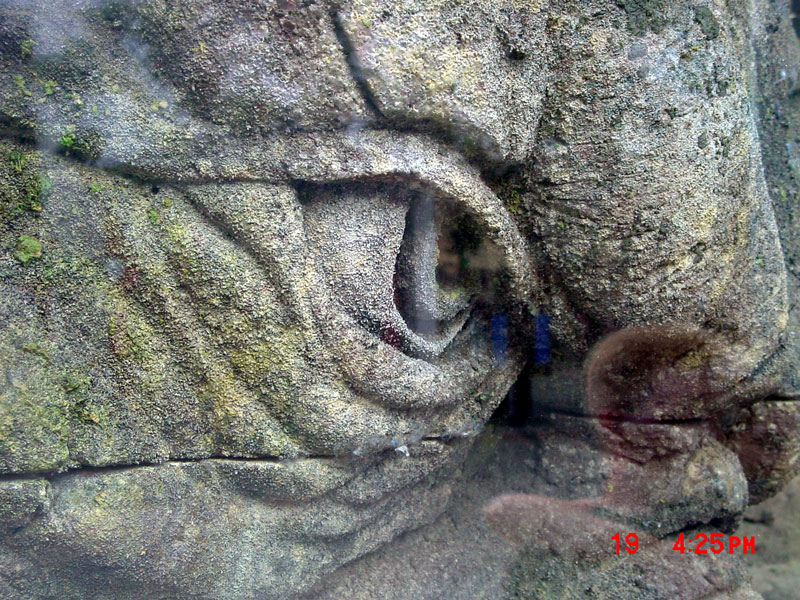 A stone troll up real close - 800x600, 213kB