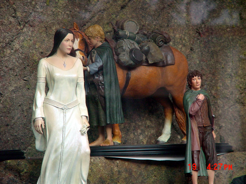 Arwen comes to the rescue of Frodo, Sam and Bill the Pony - 800x600, 128kB