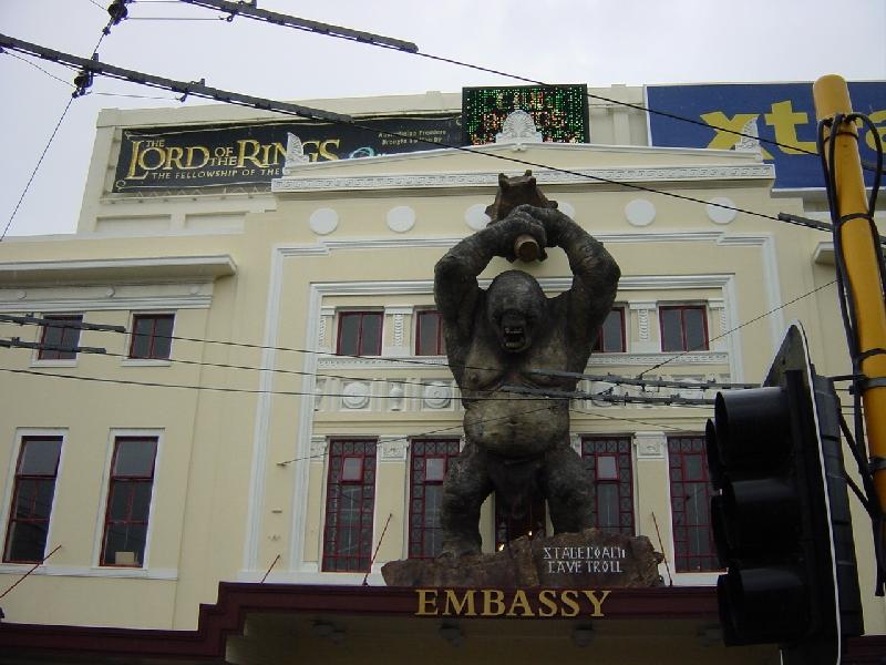 Wellington Cave Troll Looms Over Embassy Theatre - 800x600, 71kB