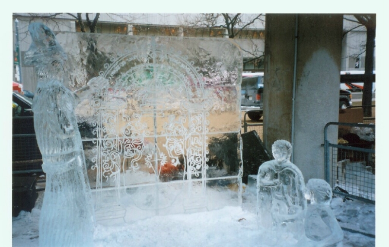 LoTR Ice Sculpture - Gates Of Moria - 800x509, 300kB