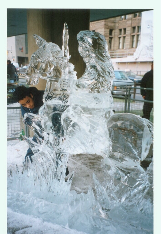 LoTR Ice Sculpture - Nazgul At Bruinen - 553x800, 328kB