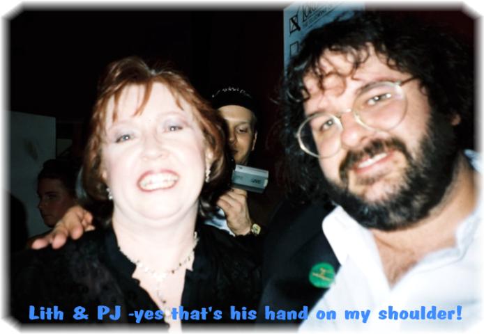 Peter Jackson with a Fan - 694x480, 37kB
