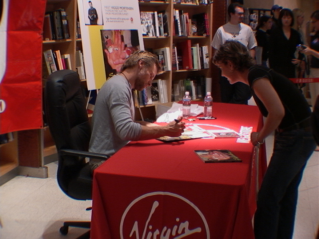 Viggo Mortensen Book Signing, Hollywood - 640x480, 183kB