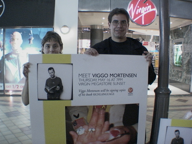 Fans with Viggo posters - 640x480, 165kB
