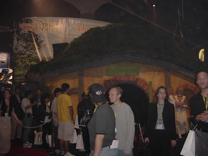 Universal's Hobbit house display at E3 - 800x600, 50kB