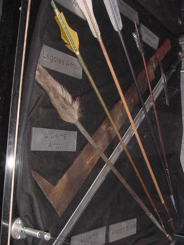 Various LOTR weapons on display at E3 - 600x800, 73kB