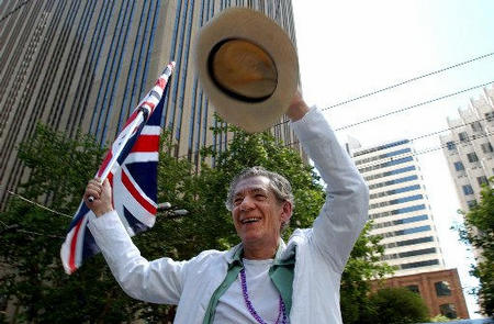 Ian McKellen At Gay Pride Parade - 450x295, 37kB