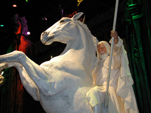Gandalf The White Statue! - 504x378, 85kB
