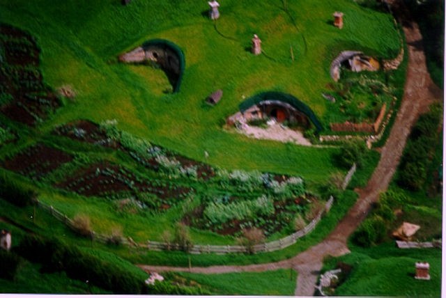 Hobbiton: The Hill And Bag End - 640x428, 58kB
