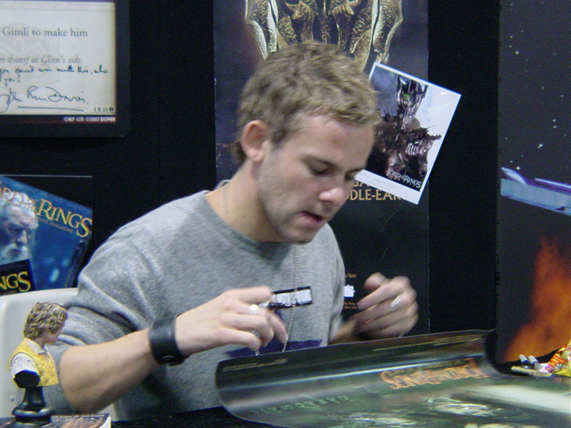 Dominic Monaghan At Comic-Con 2002 - 800x600, 106kB