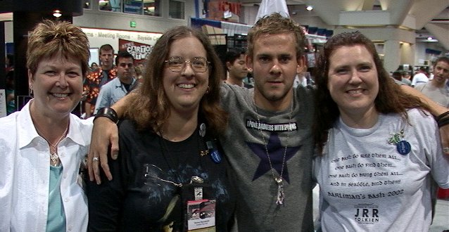 Dominic Monaghan at Comic-Con 2002 - 638x330, 58kB