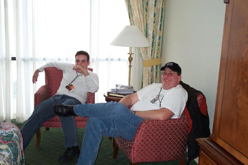 Corvar and Andy Relax at Dragon*Con - 800x531, 62kB
