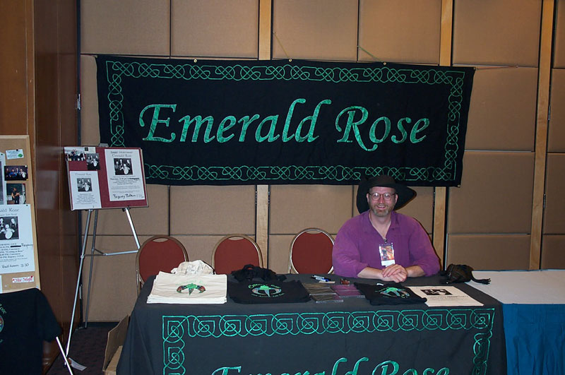 Emerald Rose at Dragon*Con 2002 - 800x531, 100kB