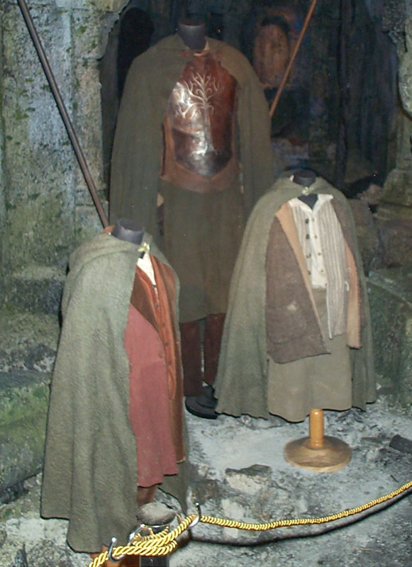 Toronto Exhibit - Hobbit Costumes - 581x800, 97kB