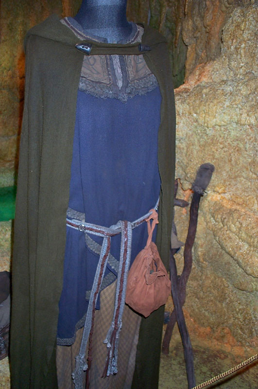 Toronto Exhibit - Rohan Woman Costume - 531x800, 99kB