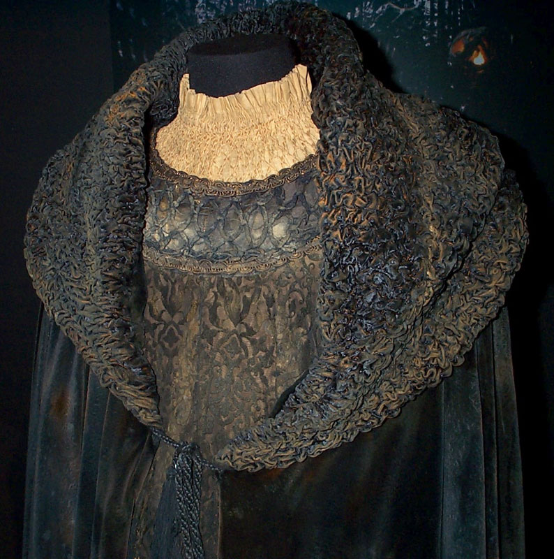 Toronto Exhibit - Wormtongue Costume - 794x800, 170kB