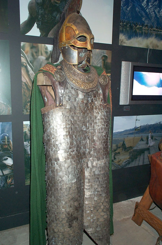 Toronto Exhibit - Rohan Armor - 531x800, 107kB