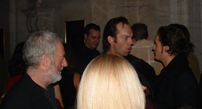 The New York Premiere of TTT - Cast Chatting at the After-Party - 800x433, 41kB