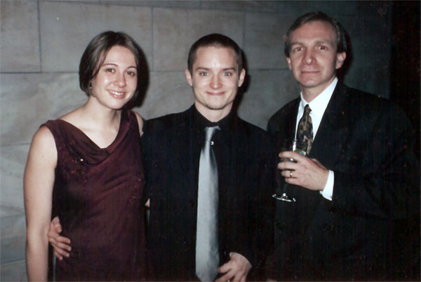 The New York Premiere of TTT - Elijah Wood at the After-Party - 600x403, 39kB