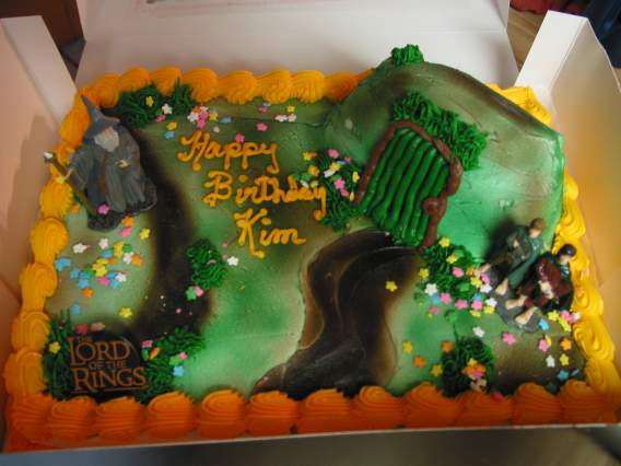 Hobbit Hole Birthday Cake - 568x426, 46kB