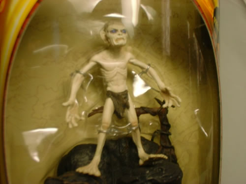 Gollum Action Figure And Packaging - 500x375, 25kB