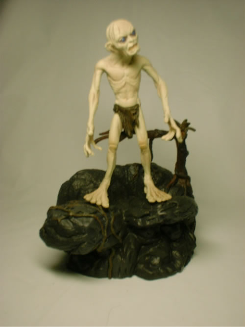 Gollum Action Figure And Base - 500x667, 25kB