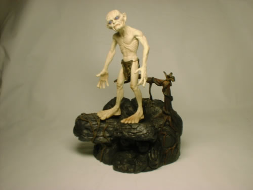 Gollum Action Figure And Base - 500x375, 15kB