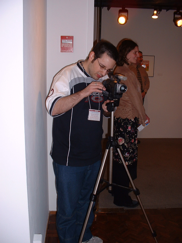 Xoanon Films the Crowd at the Viggo Exhibit in Canton, NY - 600x800, 323kB