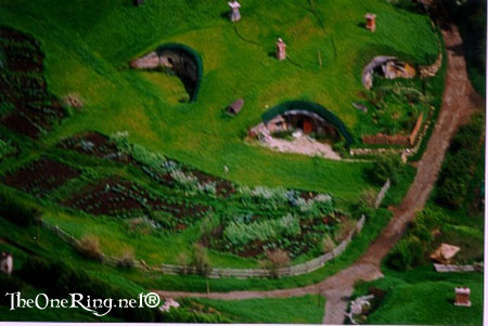 Hobbit Holes From Above - 450x301, 39kB