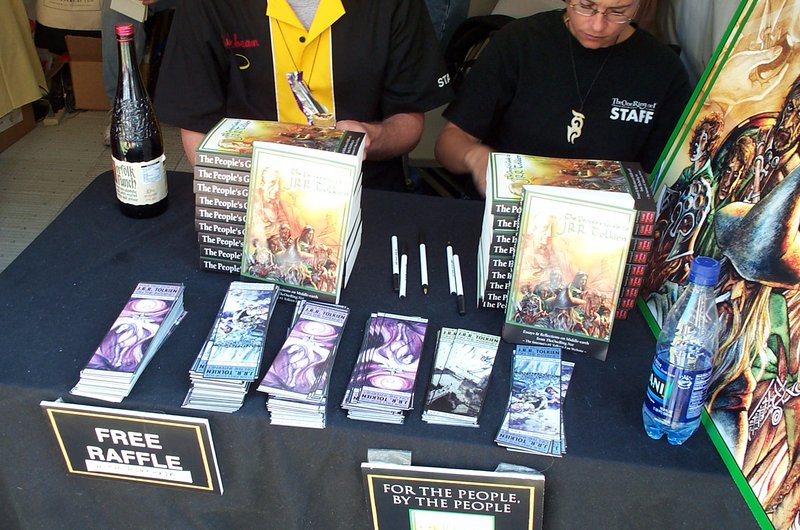 The Signing Table - 800x530, 135kB