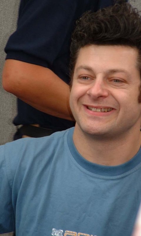 Andy Serkis Chats At Collectormania 2003 - 479x800, 44kB