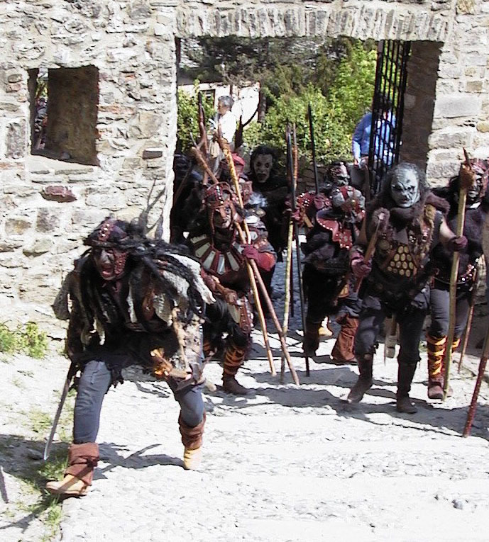 Tolkien reenactment at Bardi Castle, Italy - 689x765, 233kB