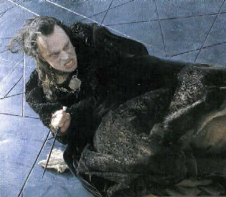 Wormtongue With Knife - 459x400, 21kB