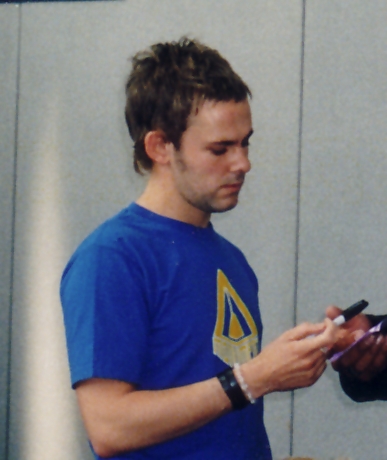 Dominic Monaghan at Collectormania 2003 - 387x460, 107kB