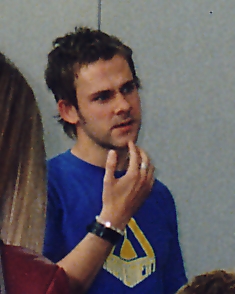 Dominic Monaghan at Collectormania 2003 - 235x294, 53kB