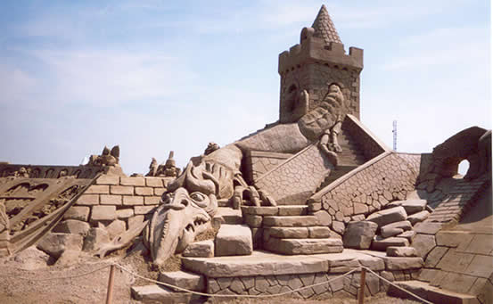 Sandsculpture Festival in Scharendijke, The Netherlands - 553x341, 29kB