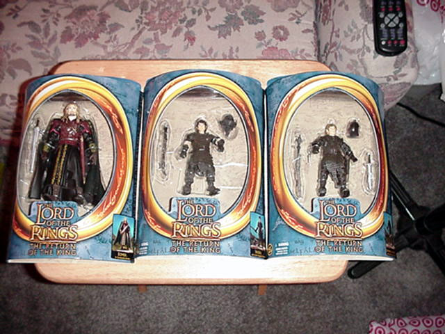 RoTK Aragorn, Sam and Frodo Action Figures - 640x480, 85kB