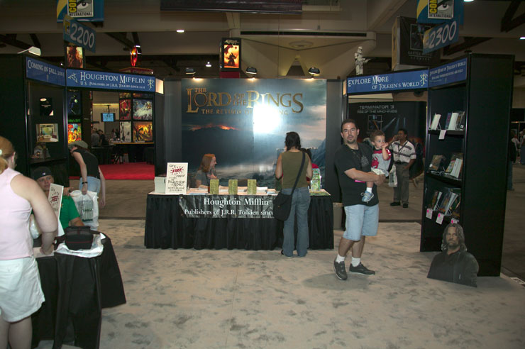 Irascian's Comic-Con 2003 Coverage - 740x492, 78kB