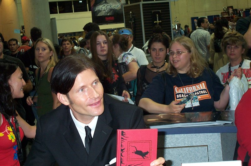 Crispen Glover at the New Line Booth - 800x530, 103kB