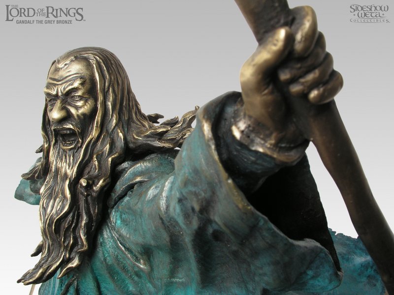 Close-up - Gandalf the Grey Bronze - 800x600, 80kB