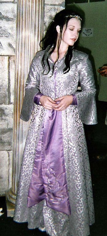Arwen Costume From Comic-con 2003 - 365x800, 96kB