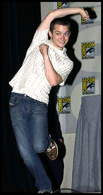 Elijah Wood at Comic-Con 2003 - 211x400, 18kB