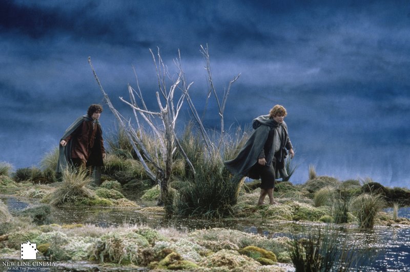 High-Rez TTT Images - Frodo & Sam at the Dead Marshes - 800x532, 93kB