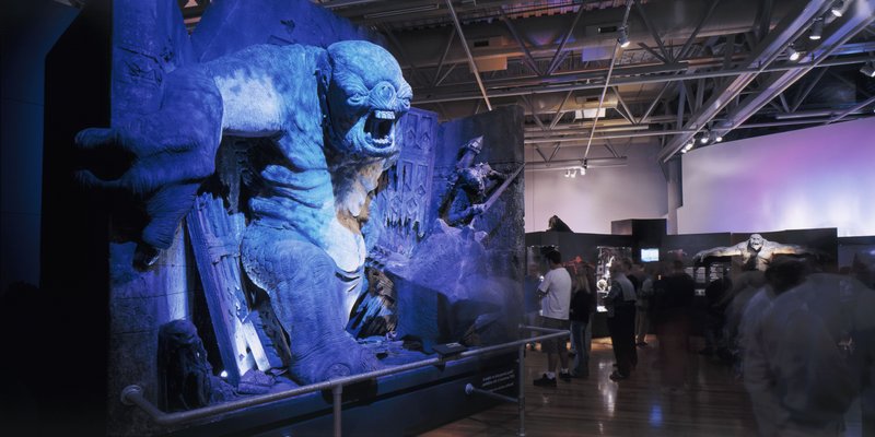 London LOTR Exhibition Images - The Cave Troll Looms - 800x400, 64kB