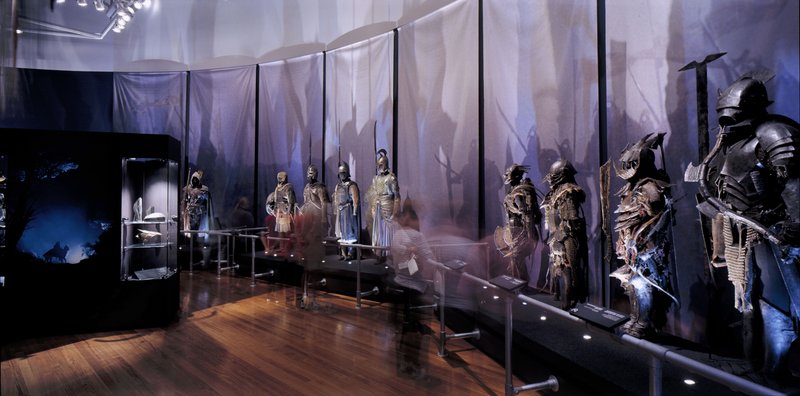 London LOTR Exhibition Images - The Costumes - 800x396, 64kB