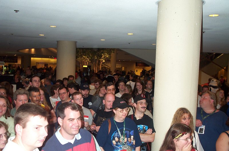 Fans Huddle Around The TORn Table At Dragon Con - 800x530, 93kB